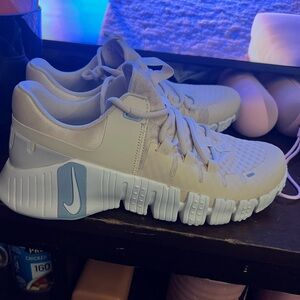 Women Nike Metcon 10.5 Beige, Blue and White. Only worn when trying on in store.